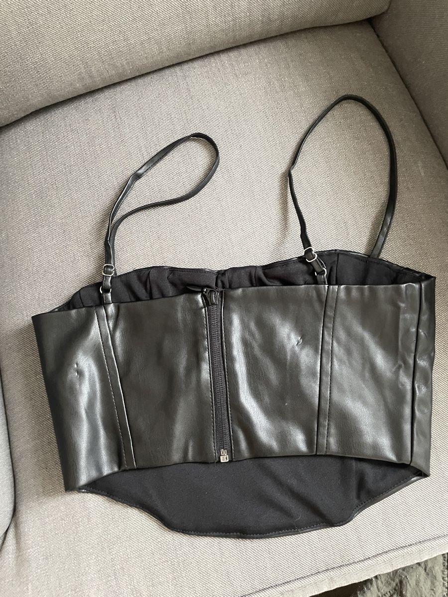 Bershka Top: Schwarzes Bustier Top, Grösse M – Usato da Mauren venduto da acht33null 1