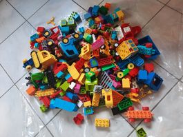 LOT de 3 kilos de DUPLOS. PERSONNAGES, VÉHICULES, ANIMAUX