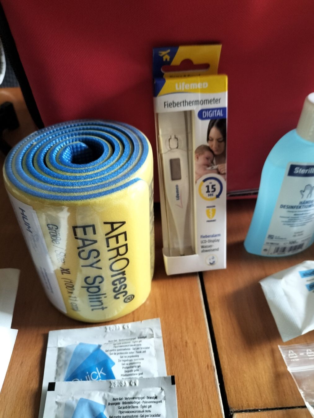 Kit di pronto soccorso: Erste Hilfe Tasche mit Inhalt Digitalthermometer Splint – Nuovo e nell'imballaggio originale da Emmenbrücke venduto da corinne041 2