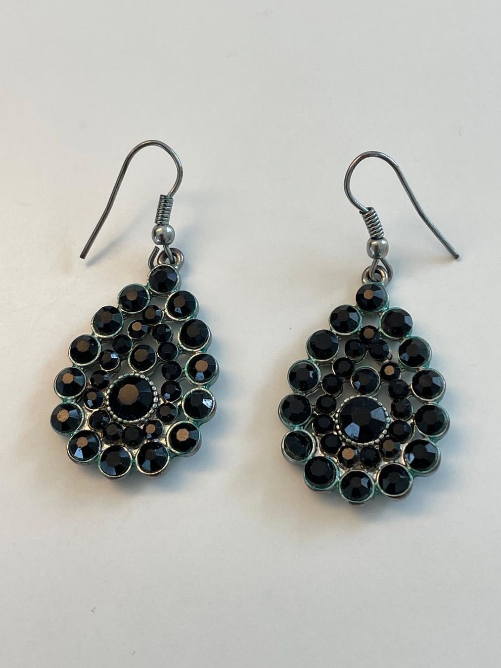 Boucles d'oreille: Attraktive Ohrringe mit schwarzen Stein – D'occasion à Stein AR par EvaL056