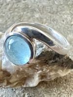 Silberring 925 mit Aquamarin – schwungvolles Design Gr.49