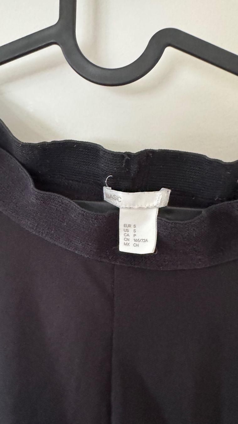 H&M Pantaloni: Schwarze luftige Shorts von H&M Basic, Gr. S – Usato da Luzern venduto da Ecila007 1
