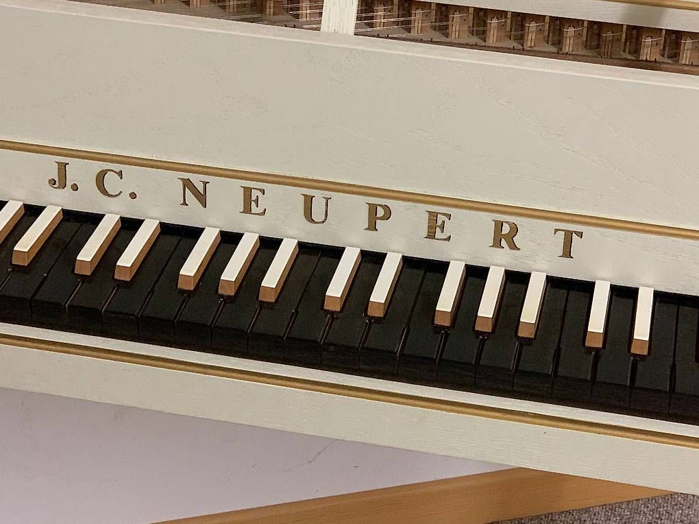 Strumenti musicali: Spinett J.C. Neupert – Usato da Embrach venduto da CarlosTF