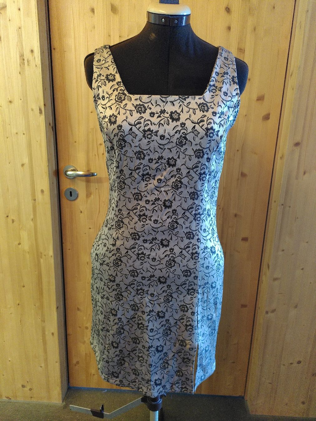 Kleider: Silbernes Kleid / Robe argentée / Silver dress – Neu (gemäss Beschreibung) aus Zürich von aurelie.99