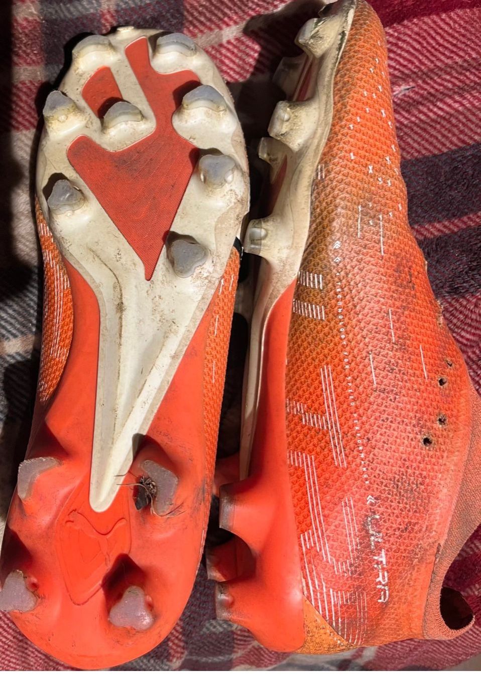Scarpe da uomo: Soulier de foot T.39 – Usato da Aigle venduto da Dadavd 1