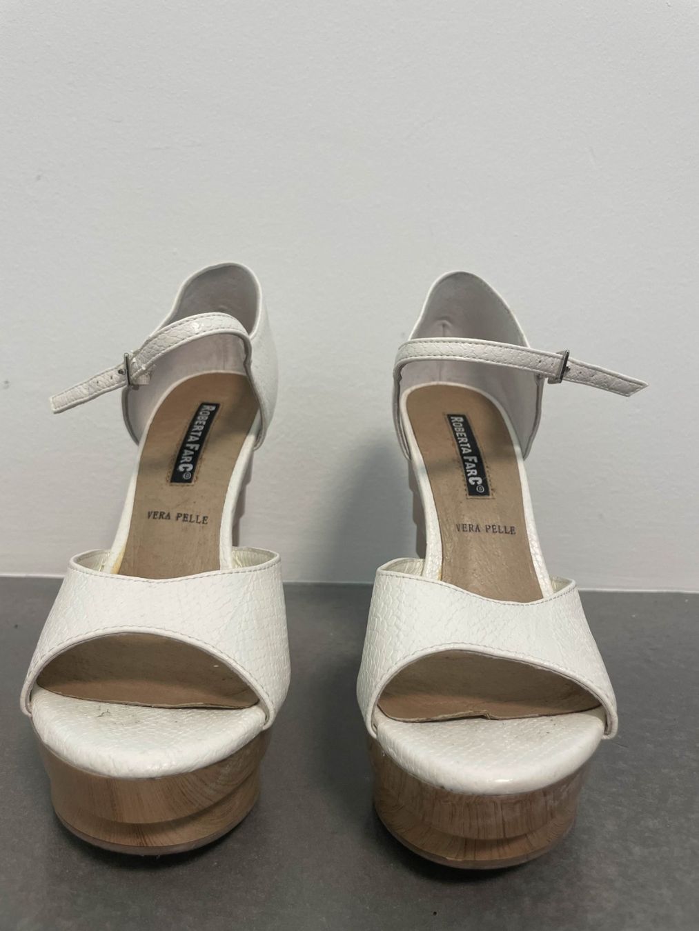 Scarpe da donna: Weisse Roberta Farro schuhe, Echtleder, Gr. 37, Top! – Usato da Sissach venduto da jdv_j65j
