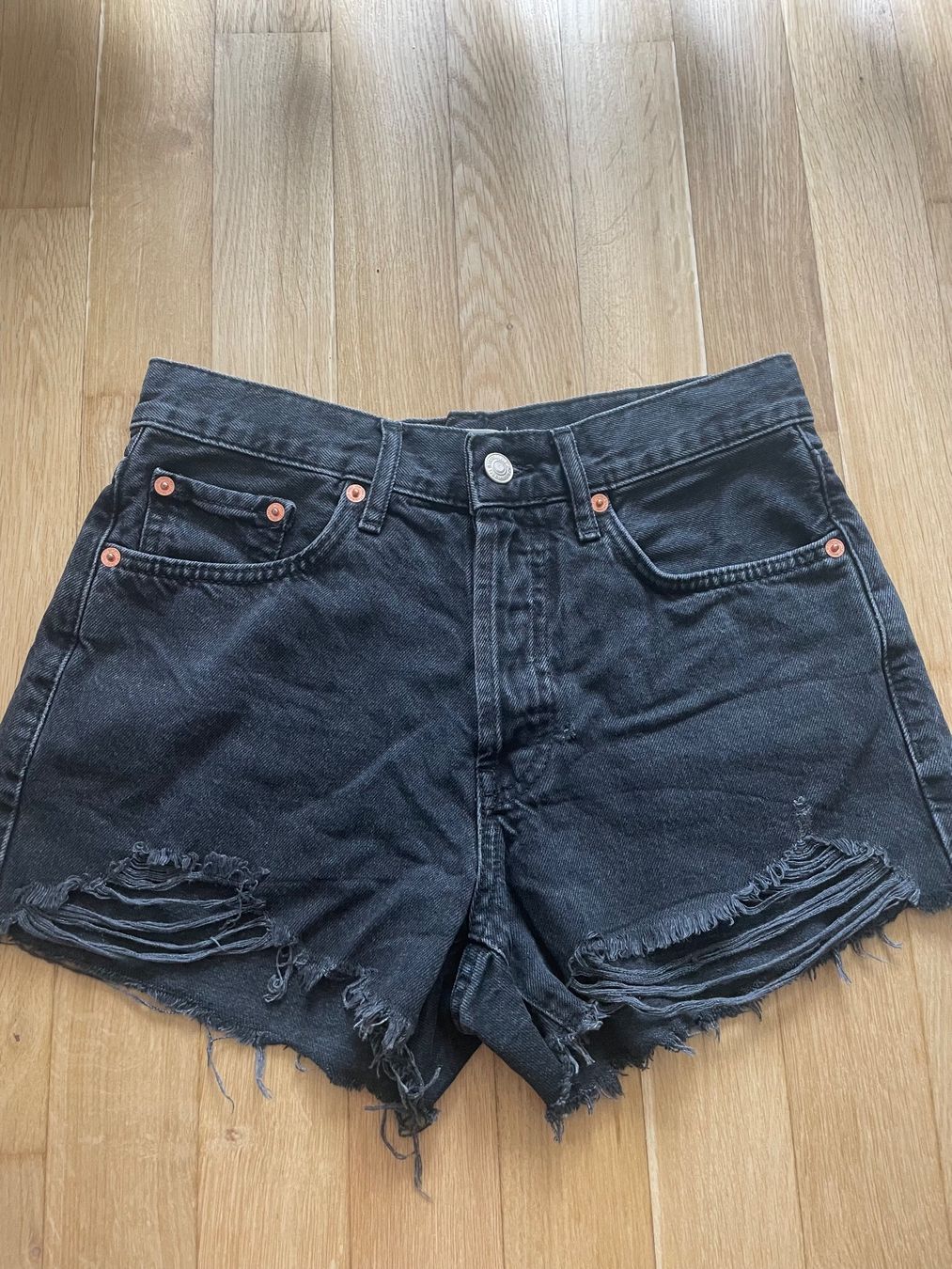 Mango Jeans: Short Noir Mango – Usato da Sierre venduto da e_vrn