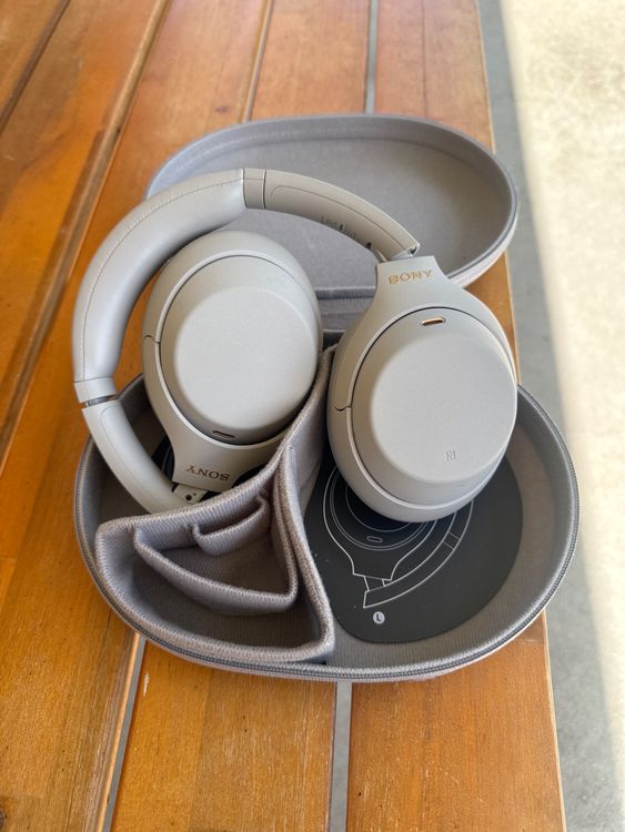 Sony Kopfhörer: Sony WH-1000XM4 Kopfhörer - Top Zustand - Grau – Gebraucht aus Rüti b. Büren von helscherj