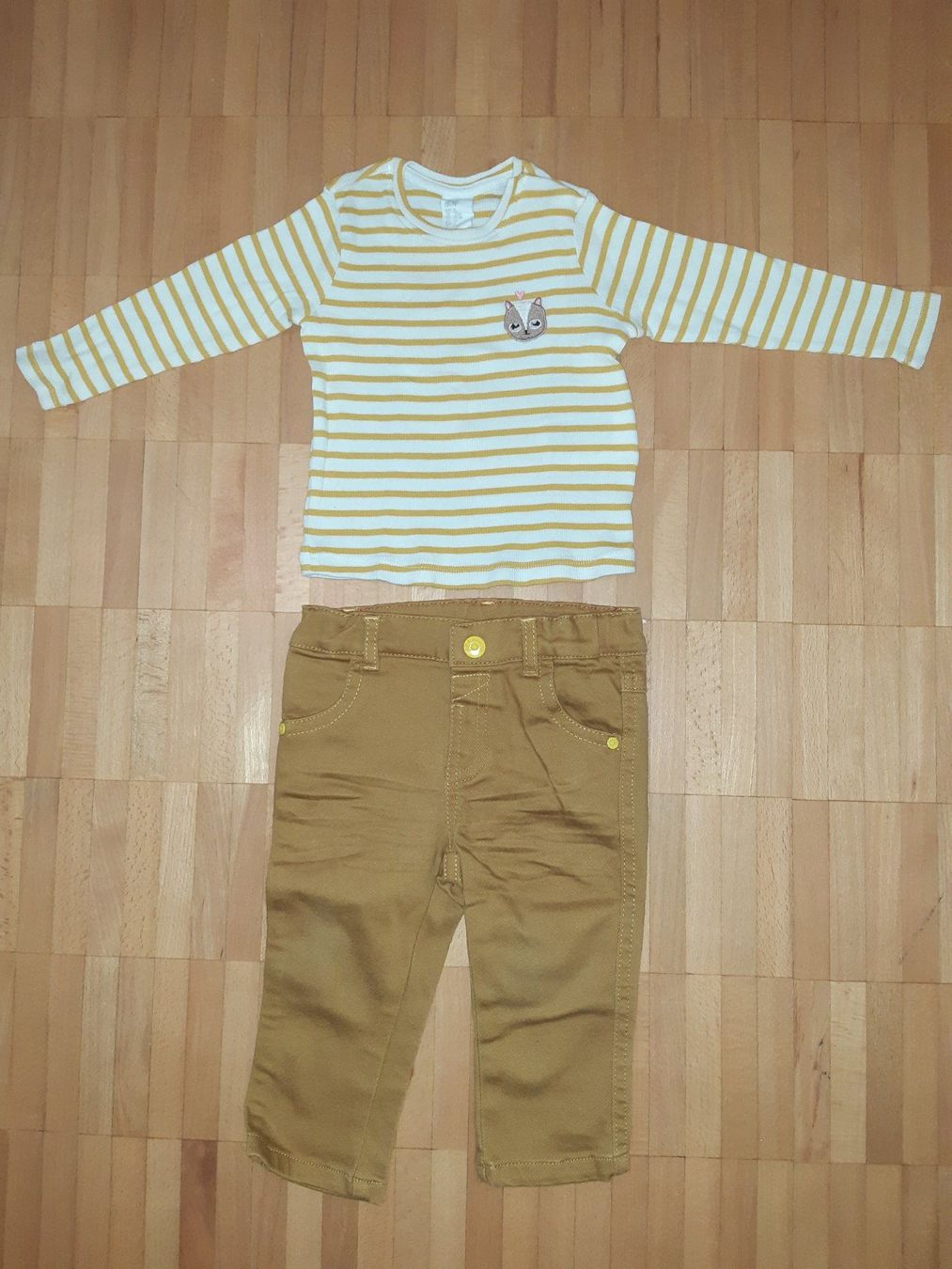 Lotti & Set di vestiti: Baby-Set Pullover + Jeans Gr. 74 – Nuovo (secondo la descrizione) da Urdorf venduto da core8