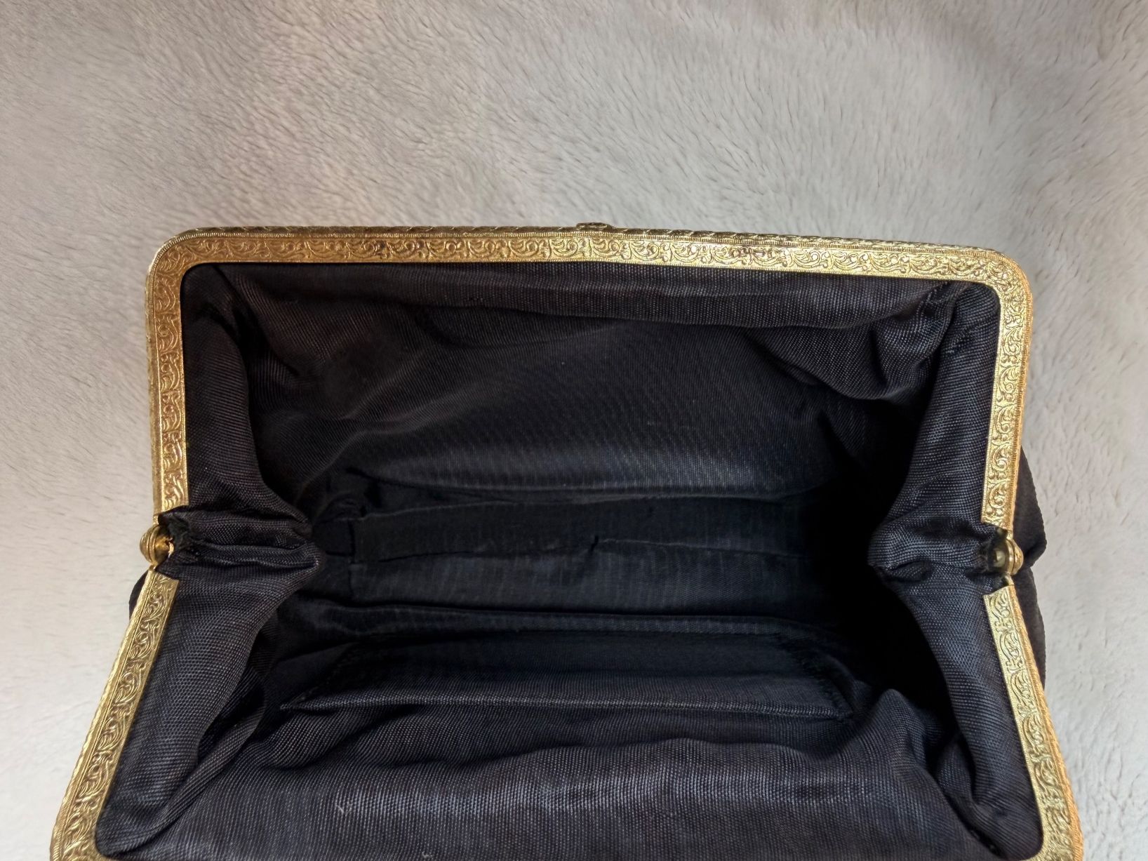 Borse da donna: Antike Handtasche mit Kette – Usato da Würenlos venduto da JRP_71 3
