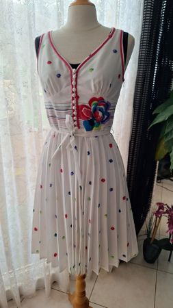 Robe blanche "Betty Barclay* vintage 38