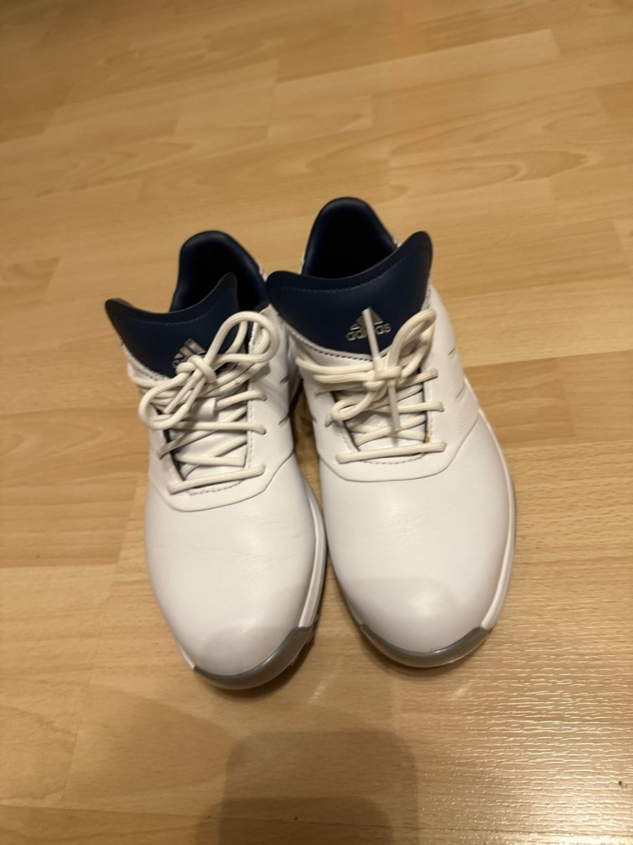 Adidas Damenschuhe: Chaussures de golf blanches en cuir – Gebraucht aus Courrendlin von Mar_2000 1