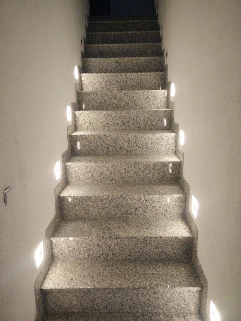 Scale: Sensorgesteuerte LED-Spots für Treppe – Nuovo e nell'imballaggio originale da Bochum venduto da vh-data 2
