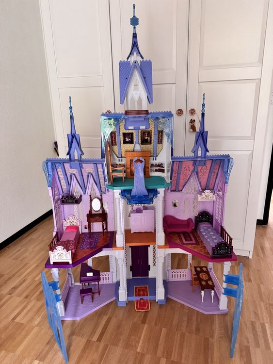  Hasbro Disney Frozen grosses Barbie Schloss (Gebraucht) in Niederuzwil Illustration 