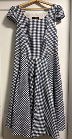 Schönes Sommerkleid von Wilai London im Retro-Stil