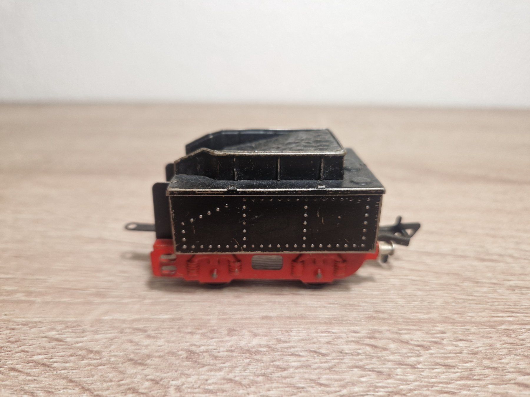 Fleischmann Modellini di ferrovie: Fleischmann Tender H0 (3) (P) – Usato da St-Aubin-Sauges venduto da Lo_Go 1