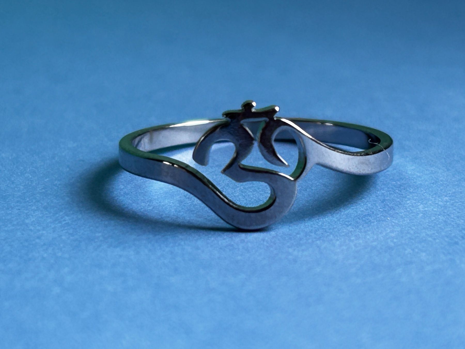 Anelli: Edelstahlring silbernes OM (Yogaring) – Nuovo e nell'imballaggio originale da Laufen venduto da Bellebellezza 1