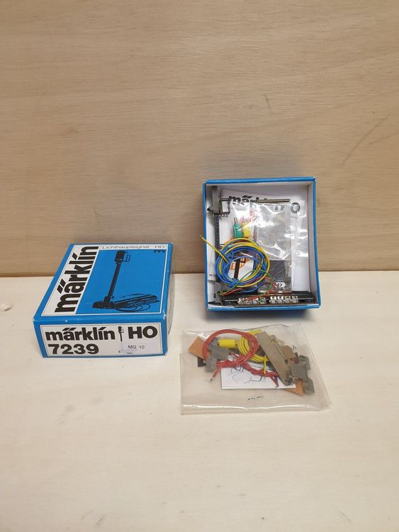 MÄRKLIN H0 7042 Signal Track block signal illuminated tested first-class NEW £20.00 - UK