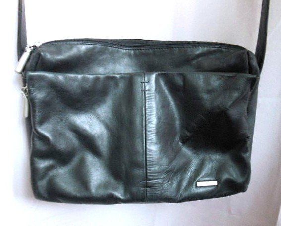 Borse da donna: LOOP'S Tasche weiches Leder schwarz rotes Futter – Usato da Basel venduto da FRAU.ZAUBER.MOND 1