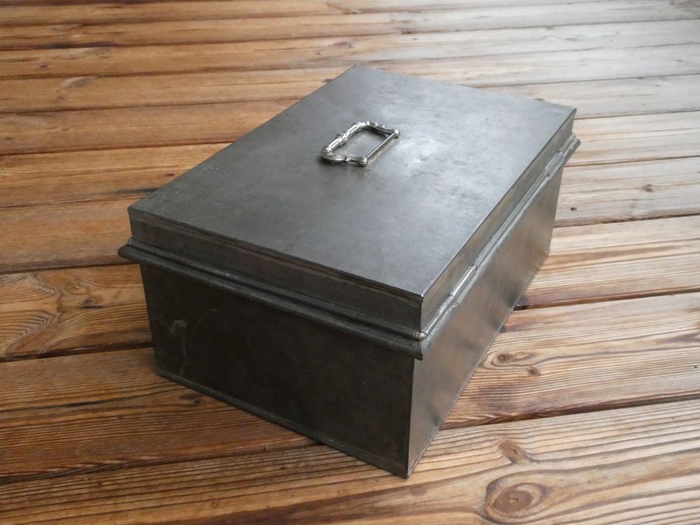 Blechbox-Büchse mit Deckel und Lasche zum Abschliessen (Gebraucht) in ...