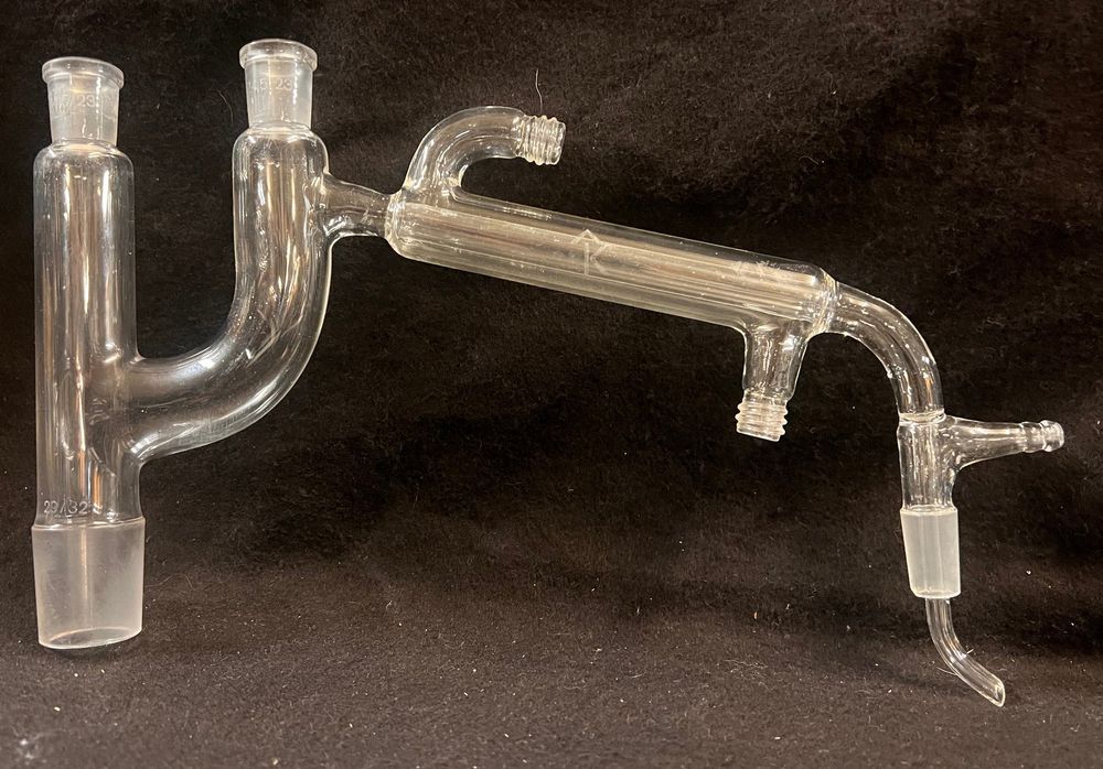 Laborglas Claisen-Brücke mit Liebigkühler und Vakuumstutzen (Gebraucht ...