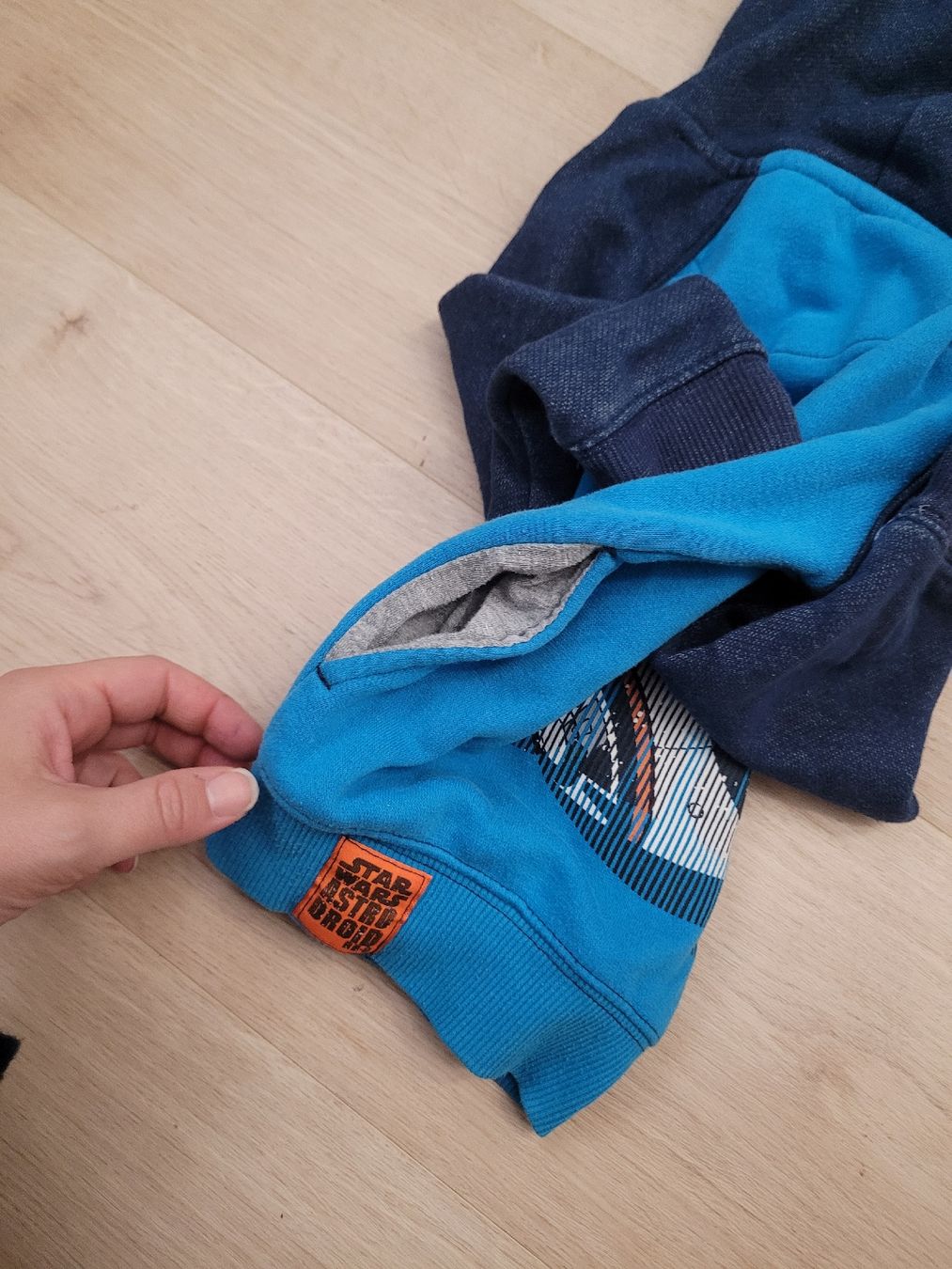 Maglioni & Felpe: Pullover star wars Gr. 104 – Usato da Lupsingen venduto da sta_wgg5 6