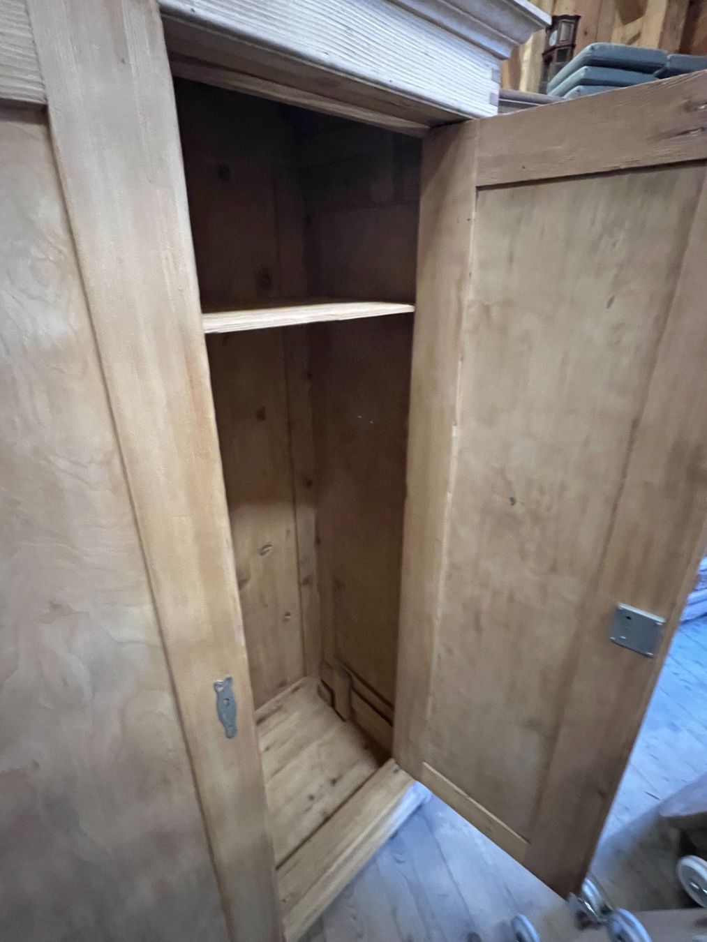 Armadi: ART 1010-H Armoire démontable sablé – Usato da Pont-La-Ville venduto da BCMGLEAL 2