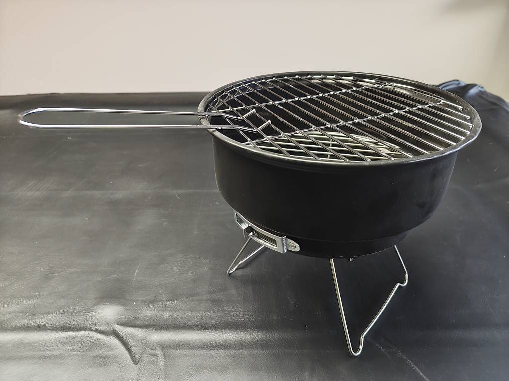 Réfrigérateurs et refroidissement: Holzkohlegrill mit Kühltasche – D'occasion à Lüterswil par inf_n6gx 3