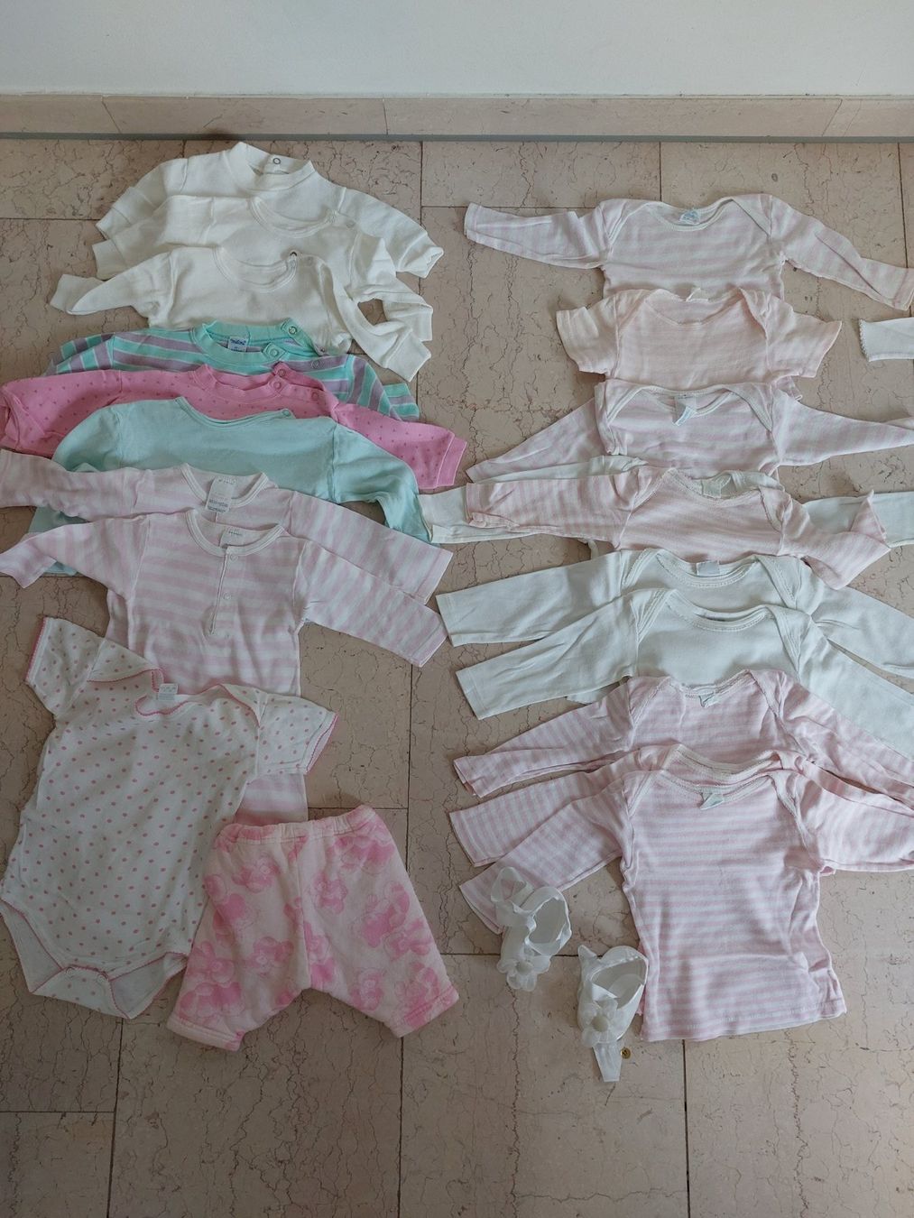 Lotti & Set di vestiti: Babykleider – Usato da Zürich venduto da Stenat