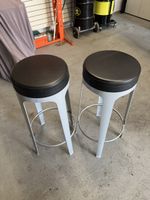 2 Barhocker Metall grau Sitz schwarz Höhe 82 cm