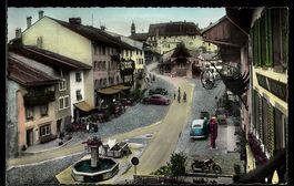 AK Gruyères, Place du village avec fontaine et maisons