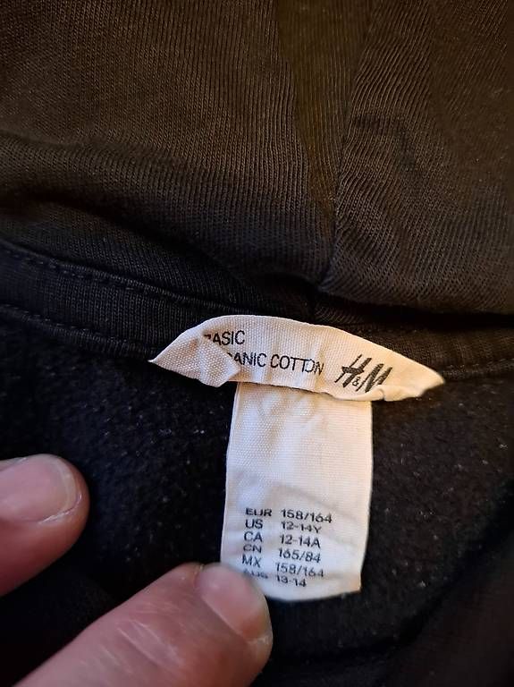 Maglioni & Felpe: H&M Kapuzenpullover – Usato da Niederuzwil venduto da Liberatopixel 2