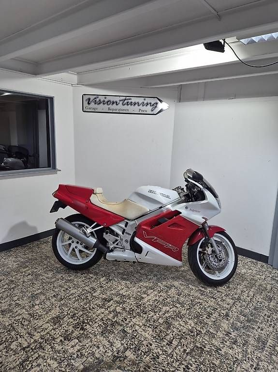 Strada: Honda VFR 750F – Usato da Heimberg venduto da Visiontuning 1