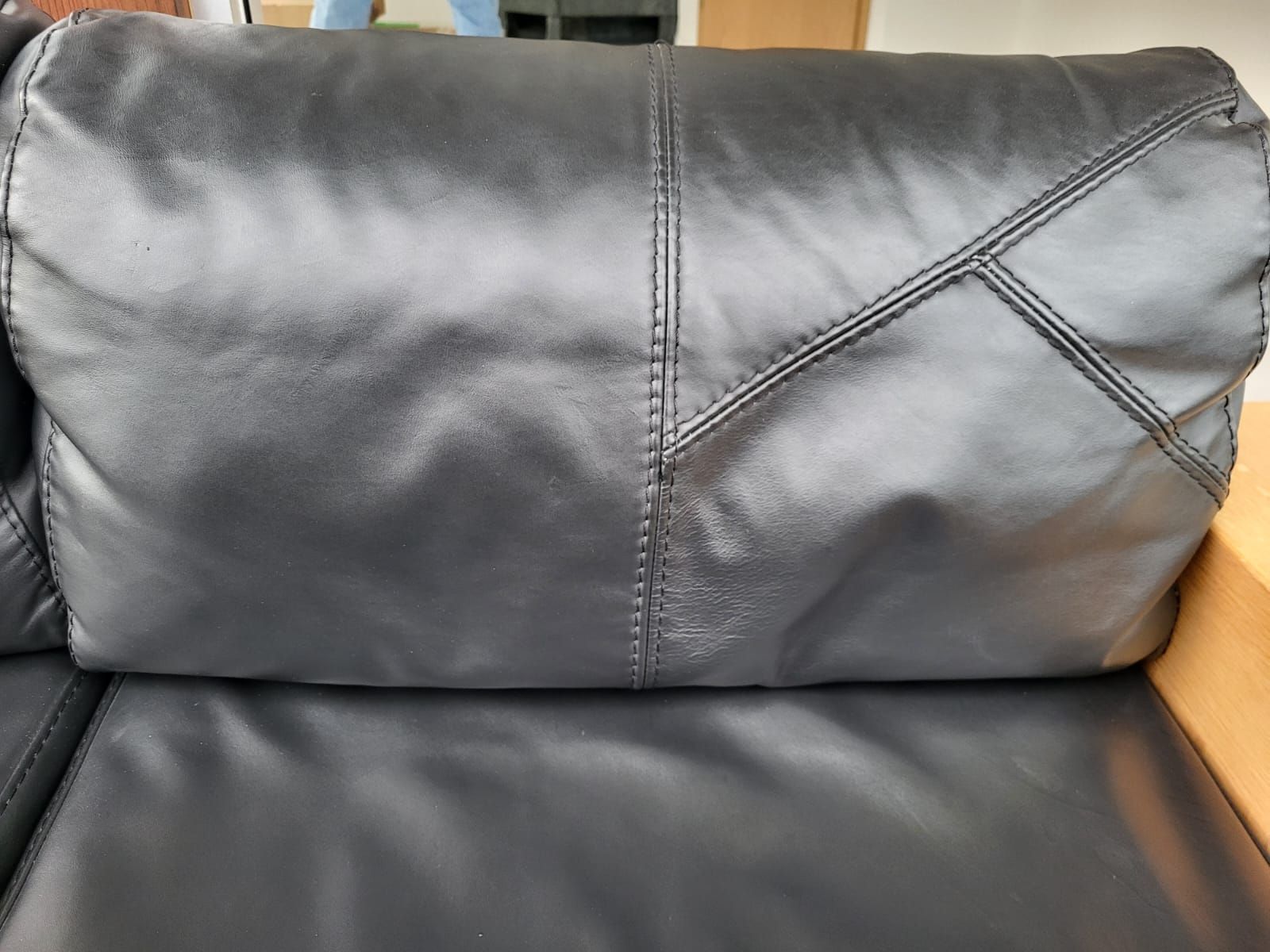 Sofas: Ledersofa mit Holzrahmen – D'occasion à Klosters par sel_zb7z 5