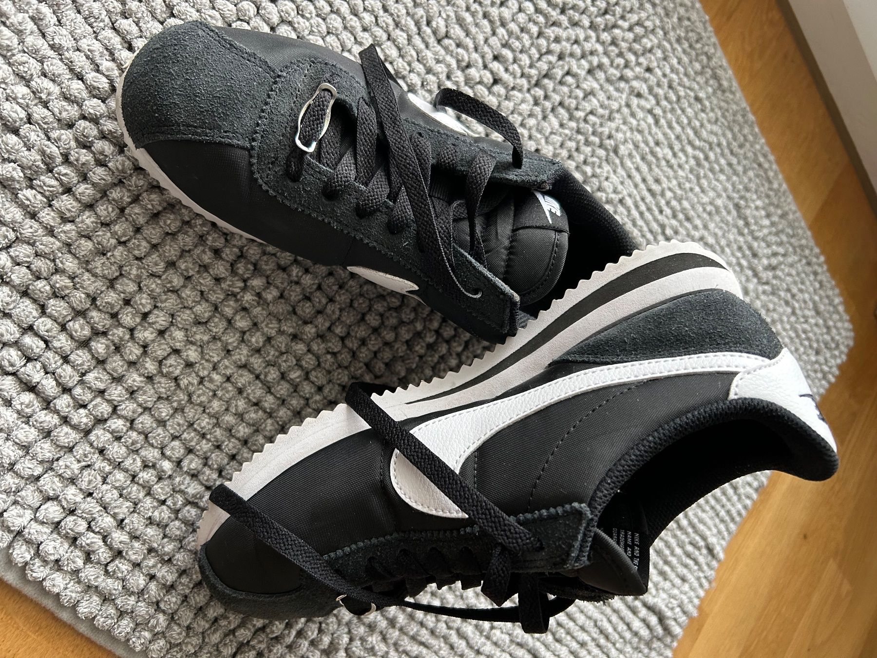 Nike Scarpe da donna: Nike Sneakers Gr. 37.5 – Nuovo (secondo la descrizione) da Feuerthalen venduto da Anna_Swift