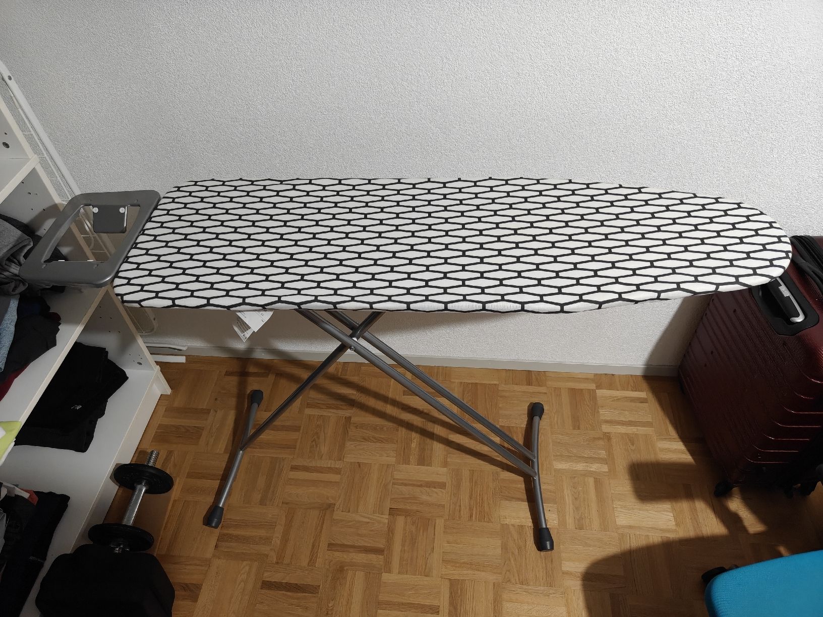 Assi da stiro: Bügelbrett mit modernem Muster / Ironing Board – Usato da Bern venduto da Mik_2rmd