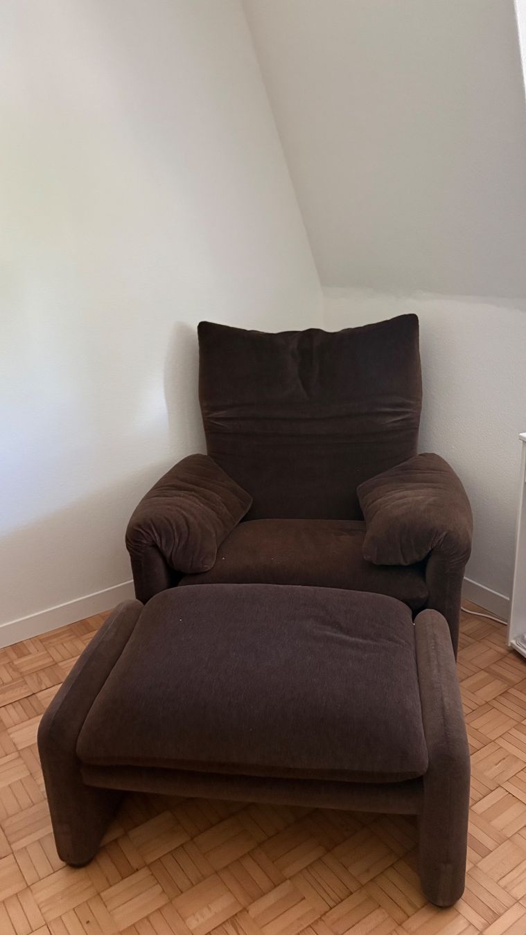 Cassina Fauteuils: Brauner Cassina Maralunga Sessel mit Hocker – D'occasion à Zürich par Hellokitty99 1