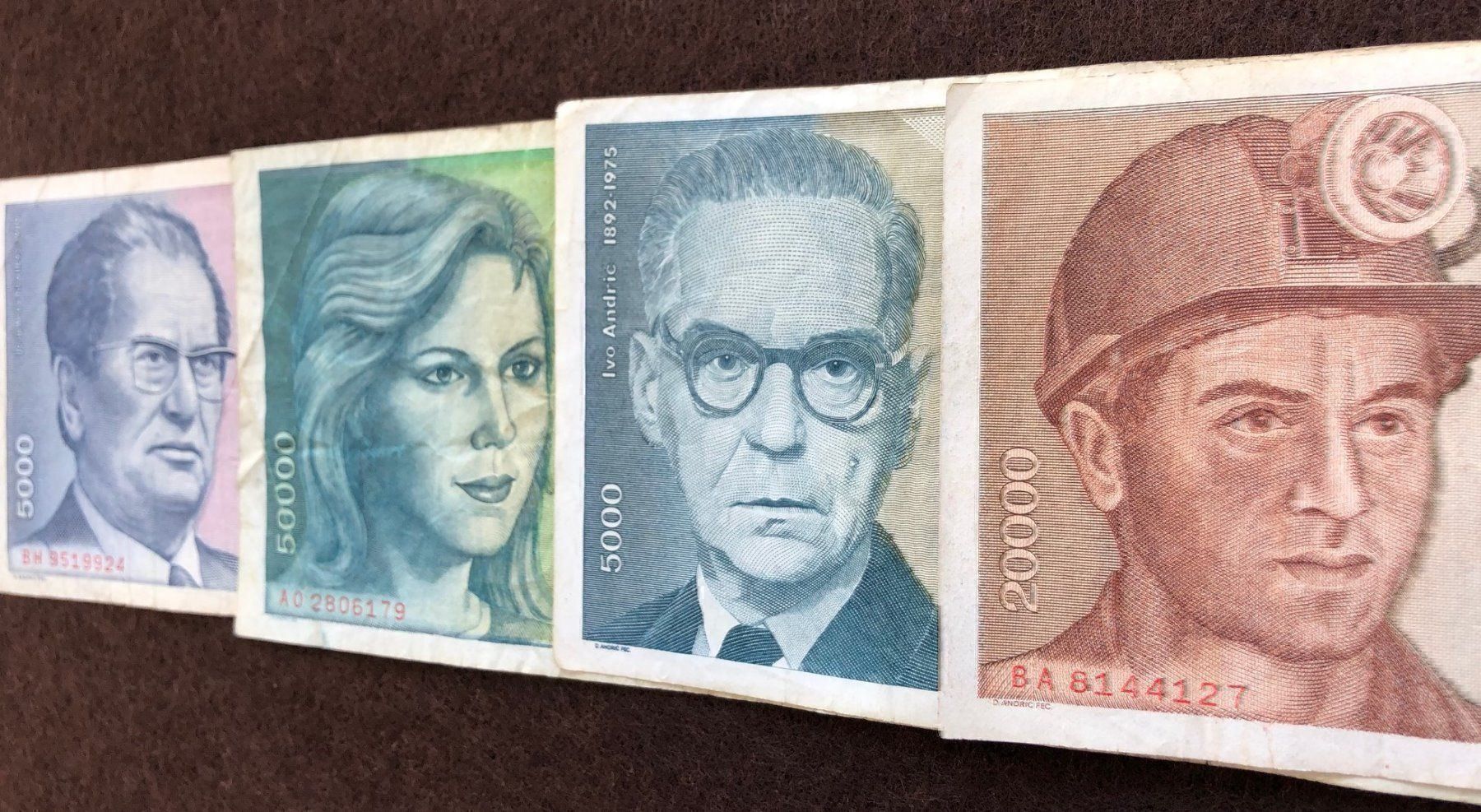 Banconote: Belgrad 1985/87/88/92 - Dinar – Usato da Pfäffikon SZ venduto da Sieben77