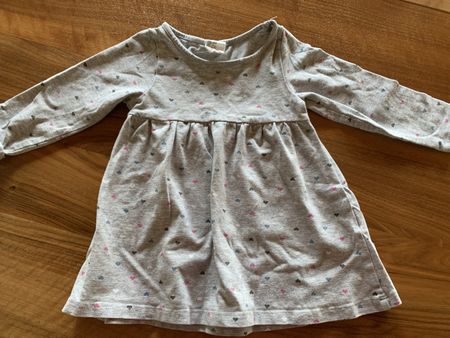H&M Mädchen Kleidchen grau Herzen Gr. 74 Baumwolle