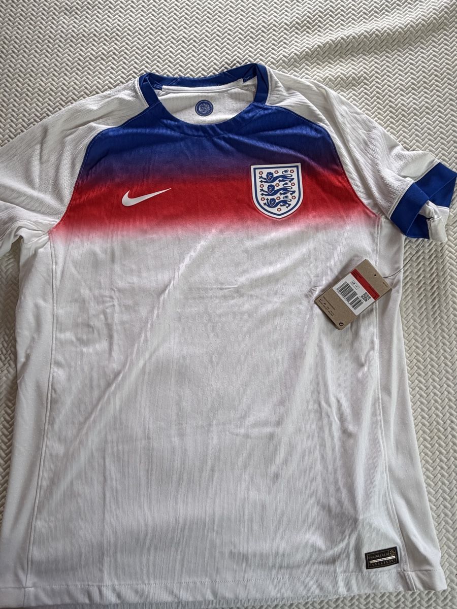 Nike Maillots de corps & Pantalons: Original England Womes Player Version – Neuf avec emballage d'origine à Aarberg par marcoo237
