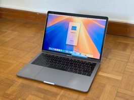 MacBook Pro 13 Zoll (2019 / 2.4GHz / 16GB Ram / 512 GB SSD)