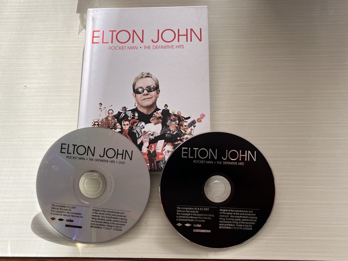 CD: Elton John - Rocket Man • The Definitive Hits - CD & DVD – Usato da Riehen venduto da han_82q8