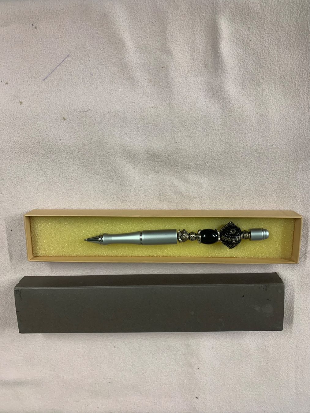 Penna & Evidenziatori: Stylo bille argenté avec perles décoratives. – Usato da Vessy venduto da Panpan2 2
