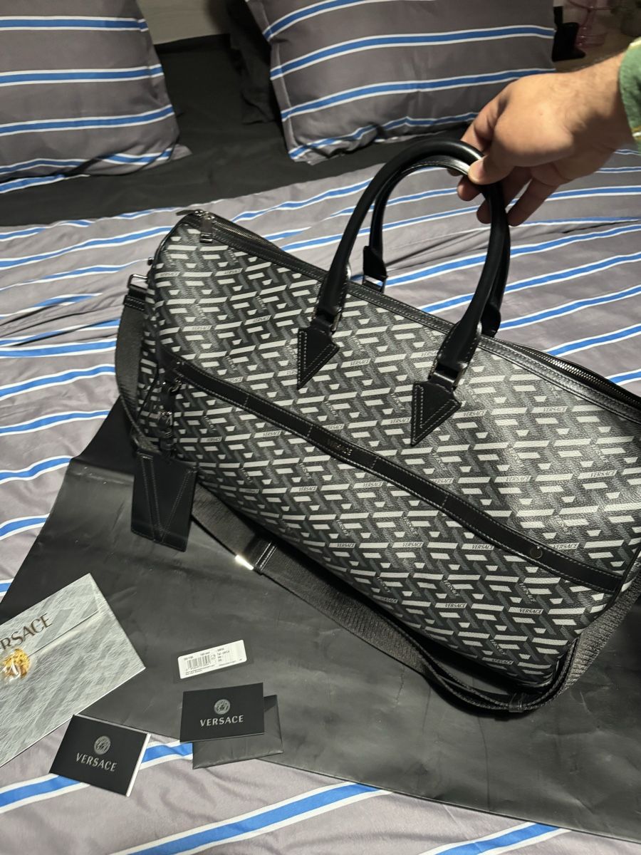 Versace Borse: Versace sac weekend la greca signature – Nuovo (secondo la descrizione) da Biel/Bienne venduto da sou_t9dm