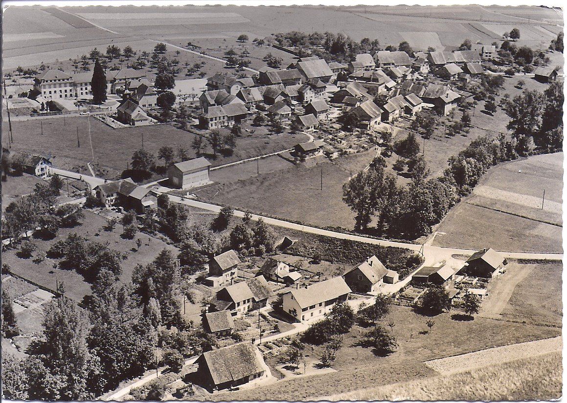 Cartoline postali: MONTET, vue aérienne – Usato da Les Verrières venduto da Scampi0