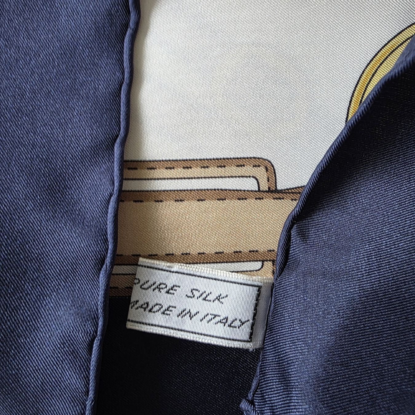 Celine Foulard & Sciarpe: Celine Seidentuch 80x80 cm Vintage – Usato da Zürich venduto da LIMAR 5