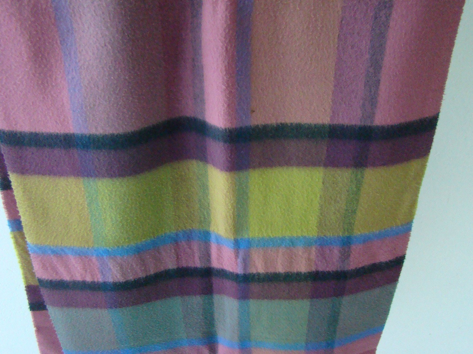 Foulards, Tücher & Schals: Schal rosa farbig bunt mit Fransen – Gebraucht aus Malters von burzi 1
