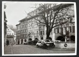 Biel-Bienne, Ortsplatz, Brunnen, Oldtimer Autos, ca 1950