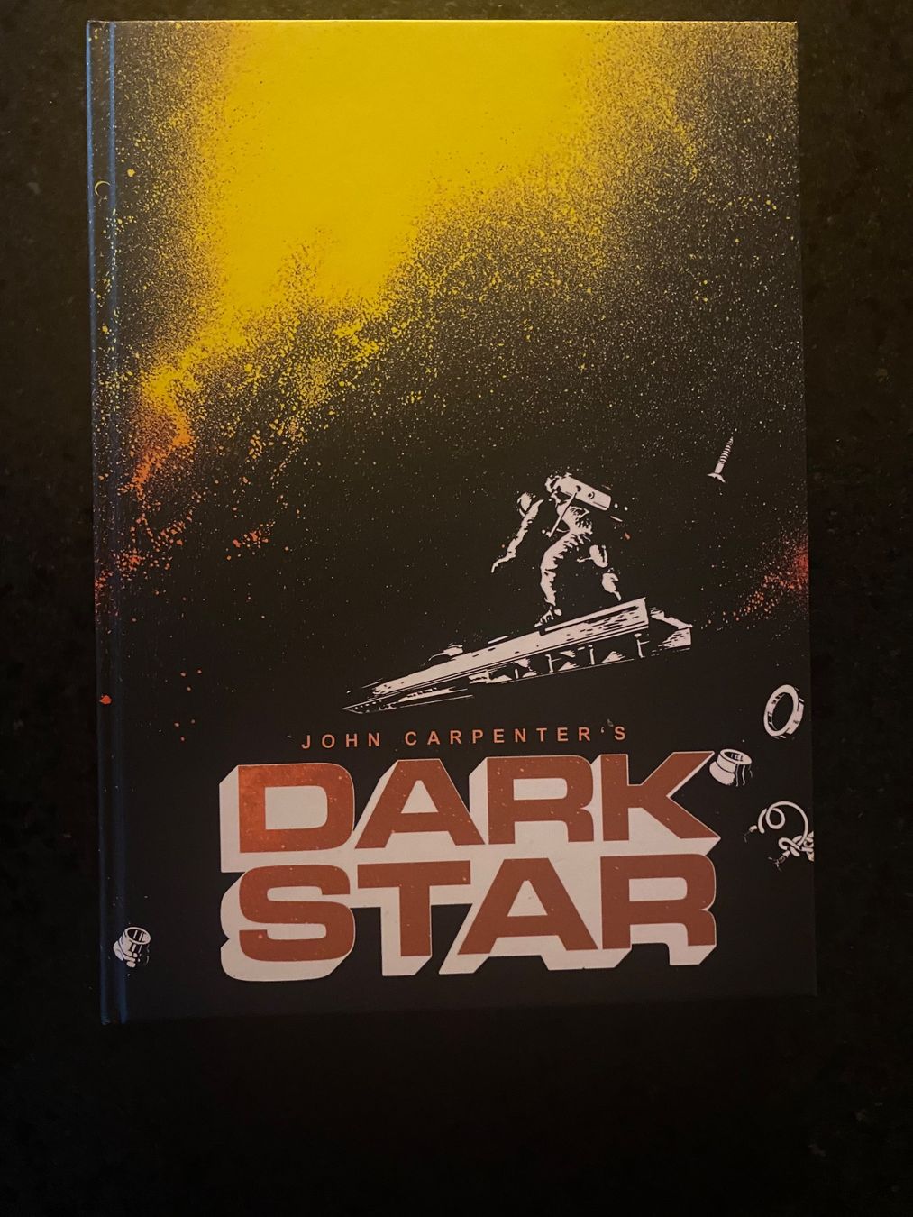 Tutti i DVDs: Dark Star Mediabook Blu-ray + DVD Sehr Gut – Usato da Schmitten FR venduto da FilmRarities
