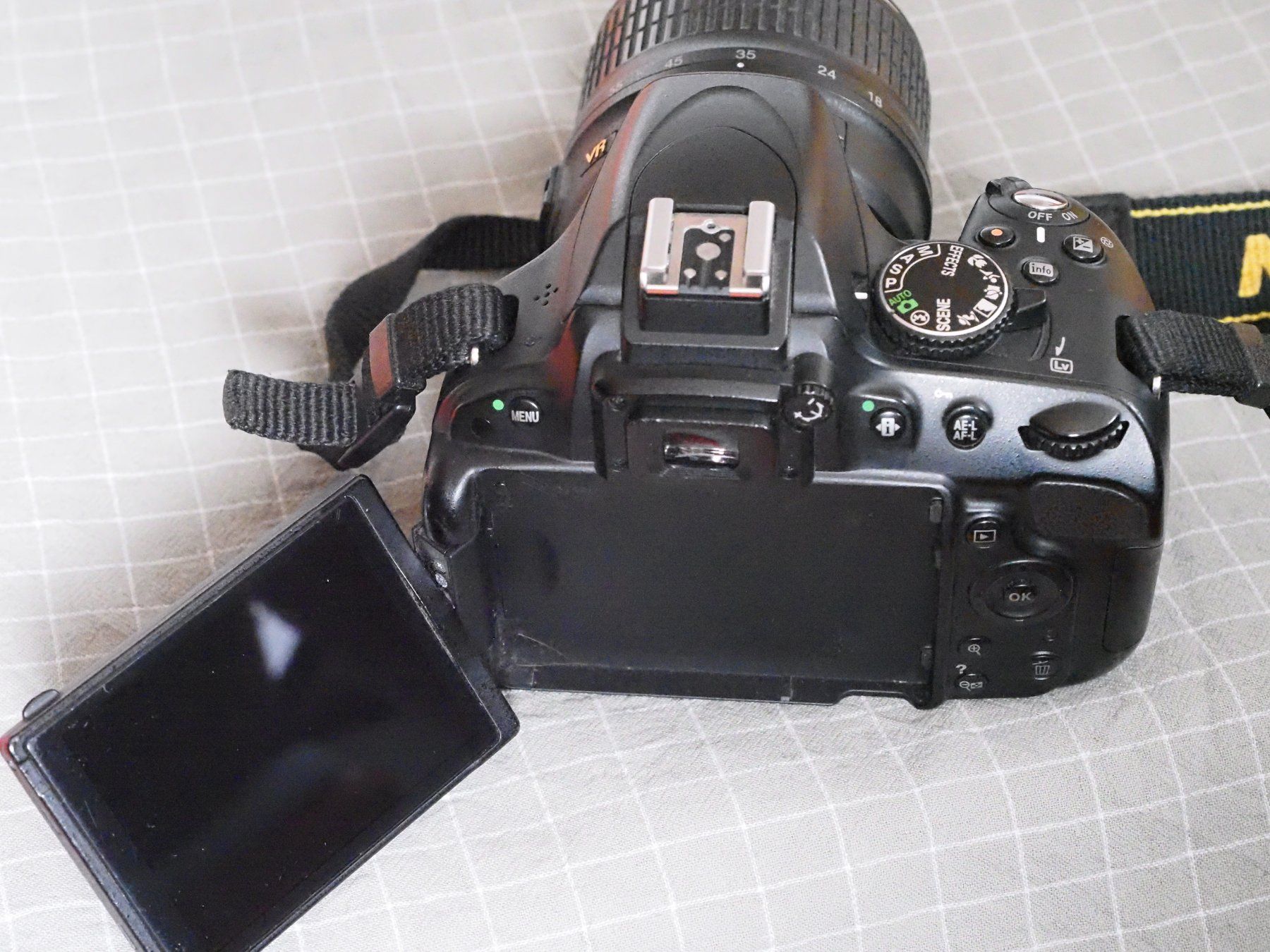 Nikon Fotocamera: Nikon Kamera D5100 mit passenden Bücher – Usato da Landschlacht venduto da Ekkesir 2